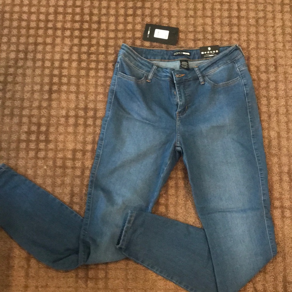 Fashion Nova Size 9 Jeans